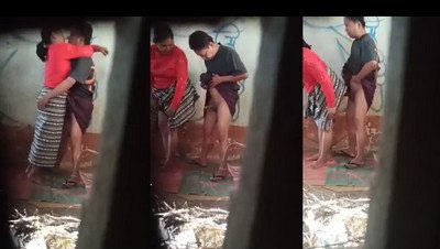 ထမီလှန်ပြီး မတ်တပ်ရပ်ဆွဲ (ချောင်းရိုက်)